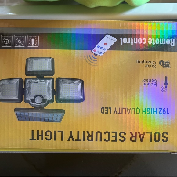 Solar Security Light with Remote Control - Picture 2 of 3